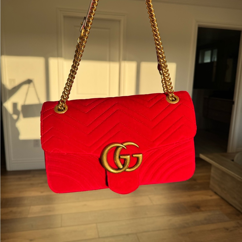 Gucci velvet Matelassé hibiscus red bag with shoulder chain